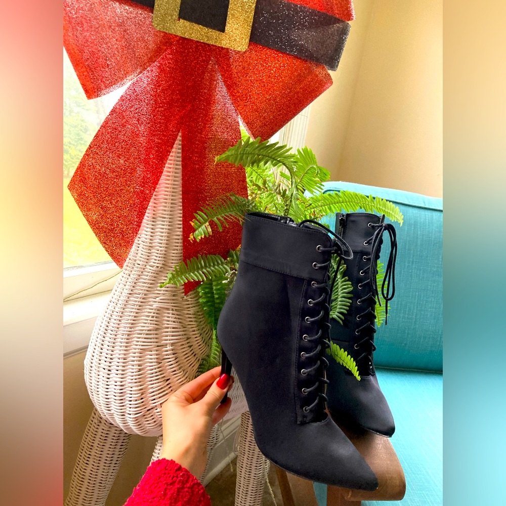 Statement stiletto lace up kardashian/ Barbie style boot